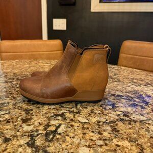 Sorel Evie II wedge Chelsea bootie boots 5.5
